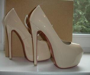 Yfm's tweet photo. Lovely! RT @Ms_Weeezy: #HighHeelsThursday love these babies #HeelsWeHeart ♥ http://t.co/5QEf80ScVi