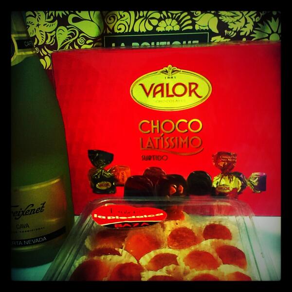 sinergiabaza's tweet photo. Muchas gracias por los #regalosnavideños @Anamedinagar ven pronto q se lo come todo @AnabelExca y @mcparound http://t.co/bK3VWKqrC4