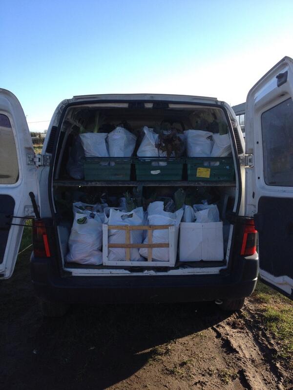 SuttonFarm's tweet image. That's one packed van! A successful game if VegVan Tetris...