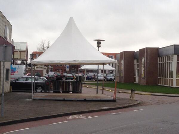 Zaterdag IJsbeelden festival in vitaal centrum <a href="/GemeenteDuiven/">Gemeente Duiven</a> <a href="/IJsbaanDuiven/">Brilliant IJsbaan Duiven</a> Vandaag pagode tenten al geplaatst.