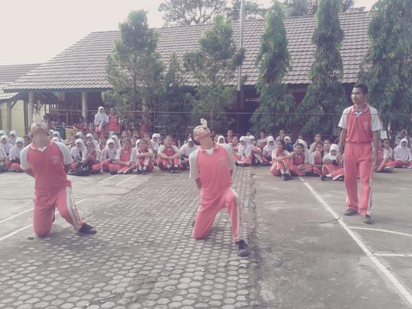 MasBoyXIIPSB's tweet photo. nih jagoan kerupuk kami :D @yudit_cesar http://t.co/yqEEzjgJHP