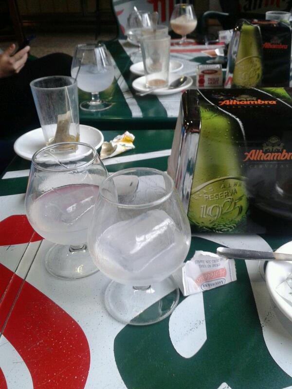 juditcamo's tweet photo. Comenzando la navidad @EvaAld8 @anaaldeire @SMaurelo @TomsSnchez  #maki #mutri http://t.co/VCRtk3eTbH