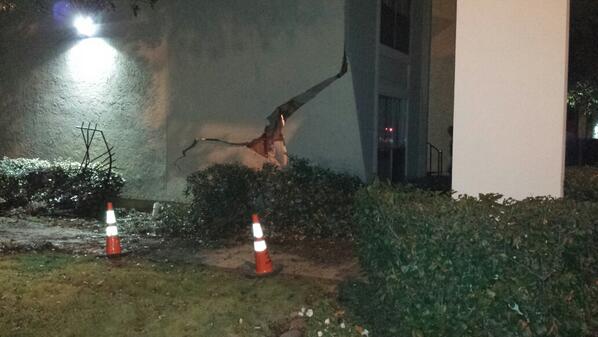 photogflagg's tweet photo. #Craash
Drunk driver crashes into Irbing apt complex. No injuries. http://t.co/Dk0yQxES1G