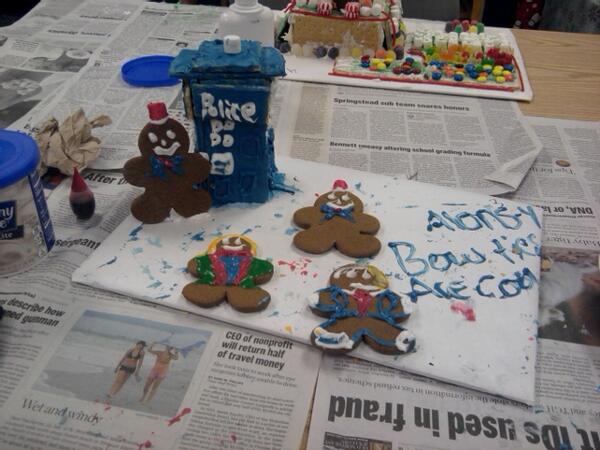 tealturtlecos's tweet photo. My friend made this awesome ginger bread house last night #doctorwho #gingerbreadhouse #yolo #southholidaylibrary http://t.co/gh3cFguASt
