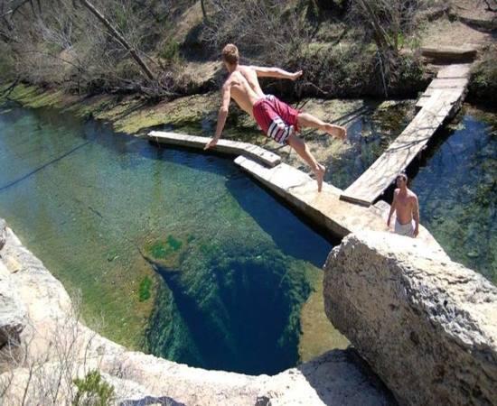 JornalCiencia's tweet photo. Poço de Jacó: O mais radical, e igualmente mortal, local de mergulho do mundo. http://t.co/XqLE8arnhr http://t.co/Qf6fsy0yrw