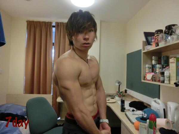 paindante17's tweet photo. ゴリマッチョ７日目　今日は大胸筋を鍛えました！　上部を意識してがんばったー　体重66.4キロ　体重を上げようと思って上がるものでは無いっすね..頑張ります！ http://t.co/nG46uNWmEX