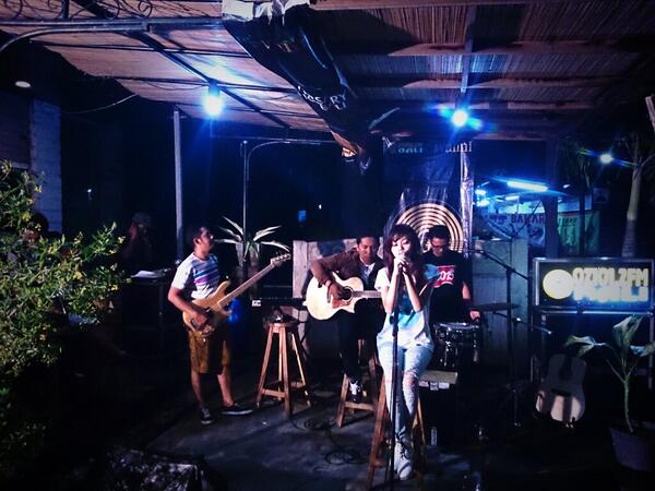 PR_OZBALI's tweet photo. @Caroline_Band is on the stage NOW! Do not miss this moment ;) come and join us now Ozzers @IndieOZ @ozradiobali http://t.co/39LvsOQ4JN
