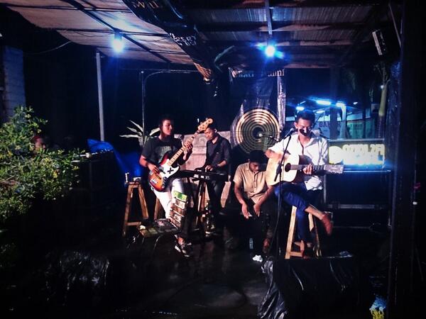 PR_OZBALI's tweet photo. NOW! Performance by @DISCOTIONPILL at #IndieOzOnDecember @ozradiobali @IndieOZ http://t.co/9wM3jZmJd1