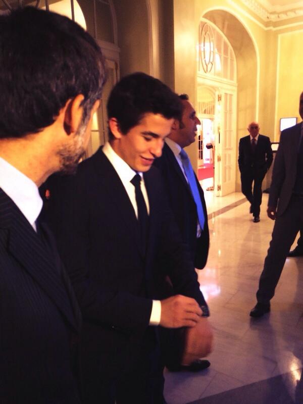 box_repsol's tweet photo. En el @Westin_Palace de Madrid a punto de entrar en la Gala @diarioas muy elegante @marcmarquez93 #galapremiosas http://t.co/URl9K47G7x