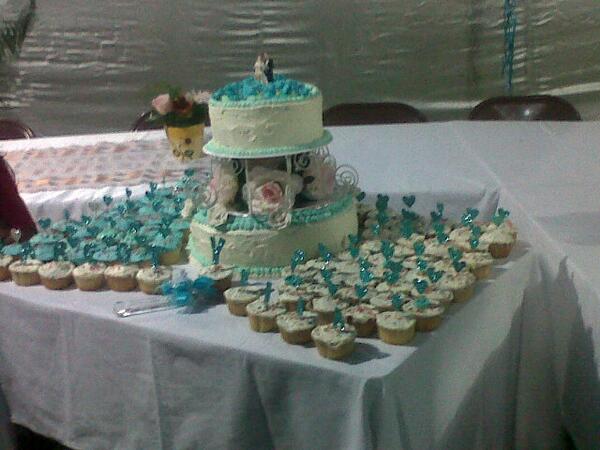 edin23javier's tweet photo. Ummm ricoo Pastel echooo en casa!!! http://t.co/sVmTL8HfBo