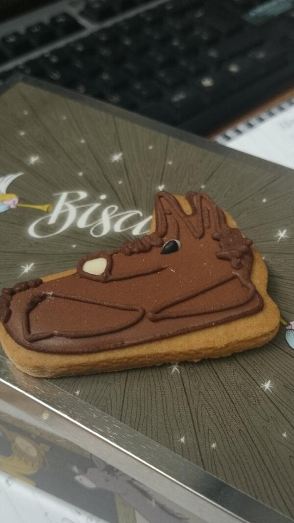 verynetworkpr's tweet photo. Thanks for the bickies @Fearnecotton they were #delish have merry Crimbo! Xx http://t.co/uVmg3CRxj5