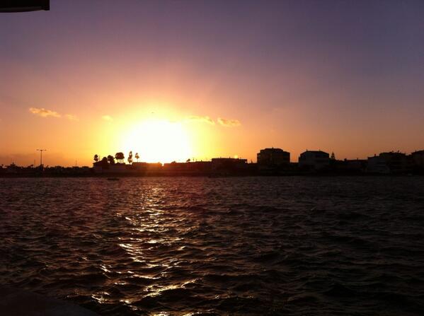 jonanlarra's tweet photo. Ultimo baño en en #praiafaro ;) http://t.co/FoZjZ4ACZW