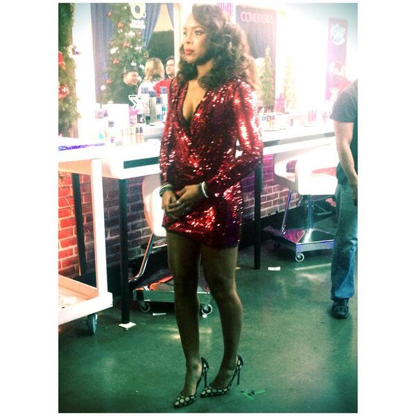 XFactorUSAStyle's tweet photo. our very own lady in red aka @kellyrowland in a @Balmain dress @gianvitoSHOES @lorraineschwartz jewelry http://t.co/jLEDa4u4J8