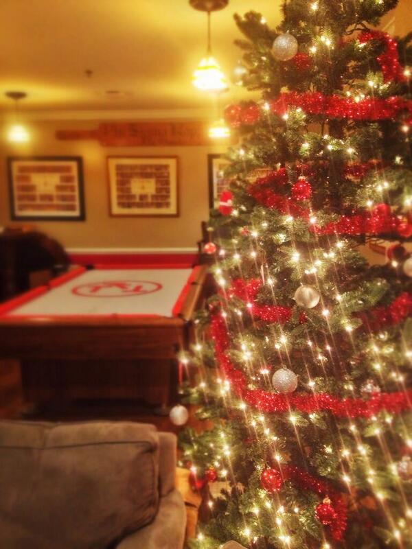 USCPhiSig's tweet photo. The brothers of @PhiSigmaKappa wish everyone happy holidays and a roaring winter break! (Photo Cred: @PSK_UMD) #PSK http://t.co/W4KmEpAAAH