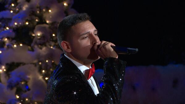 yolepidoasanta's tweet photo. El ganador de @TengoTalento estara esta noche con nostros Quiere saber con quien cantara a dueto? Hoy7/6C @estrellatv http://t.co/RUA1TN1u3x