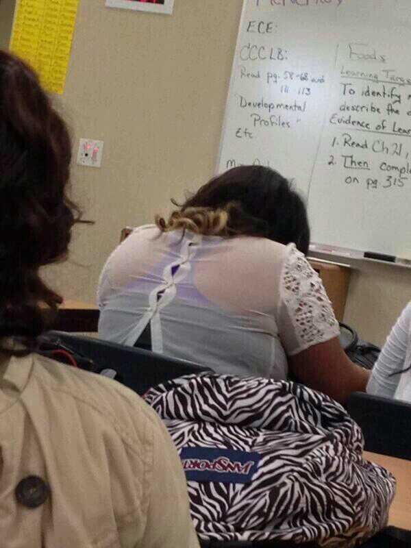 Chriss4400's tweet photo. “@BloodBloodBIood: Soon as this bitch sneeze them buttons turnin into bullets blood. http://t.co/ci3YpIxti9”😩😩😩😩😩😩😩