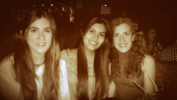 tc_angi's tweet photo. @apoitilla @Beacm94  #empezandolanoche :) http://t.co/orRw8jIED8