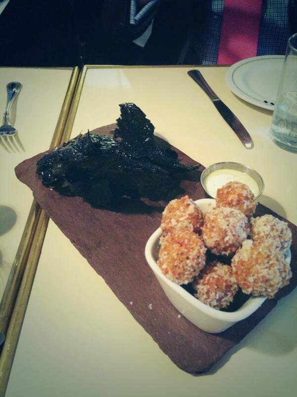 PeaRayNY's tweet photo. Yup. Those really are black truffle chips, with some arancini too. Thanks @chefleahy @LexingtonBrass @EMMGroupInc http://t.co/tNy6KuJNRC