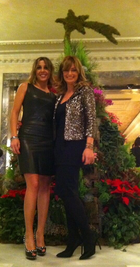 Noemidemiguel's tweet photo. “@m_marchante:Saliendo d la #GalaPremiosAS con @Noemidemiguel y nuestros plusmejoresdeseos navideños http://t.co/Le9UyPHqrZ” Merry Christmas