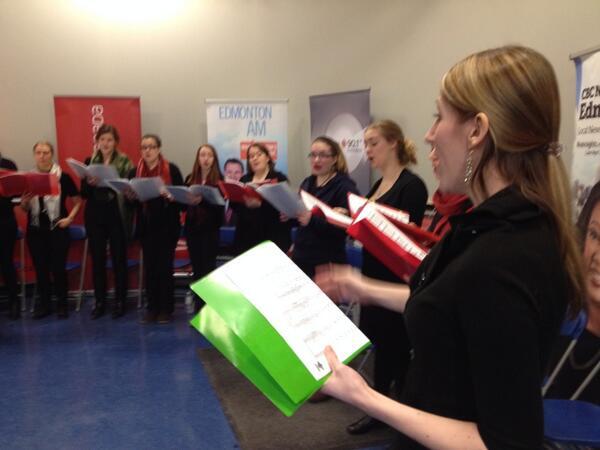 UofAMads's tweet photo. A picture snapped during our morning @CBCTurkeyDrive We had a blast singing carols at 6am!! http://t.co/z7vpIUoADf