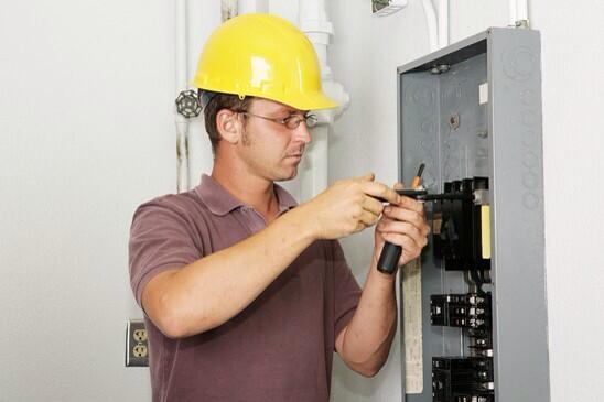DegreeHelp's tweet photo. Do you like working with machines? Check out the requirements to become a Electrician Today! http://t.co/5noINk2GhU http://t.co/6vktzGjmso