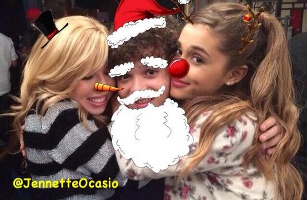 Christmas in 6 days! Yay! @thecatvalentine @mesampuckett