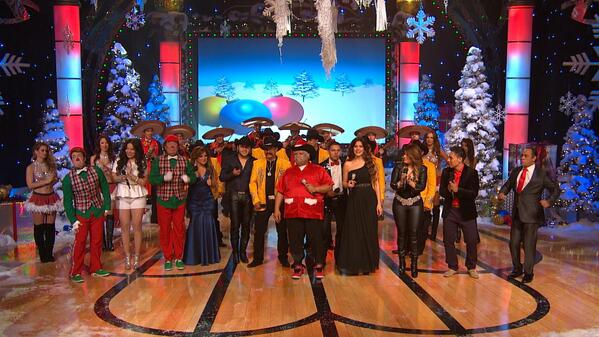 yolepidoasanta's tweet photo. #LaNavidadConDonCheto y @estrellatv les desea a todos ustedes una feliz navidad y un prospero año nuevo! Gracias!!! http://t.co/iMPVTnn6kL