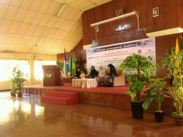 KSEI_SCIED's tweet image. Saat ini sdg berlangsung pengenalan srikandi fossei kpd peserta akhwat.@FoSSEI_Jbdtbk @fossei_nasional  #SET13