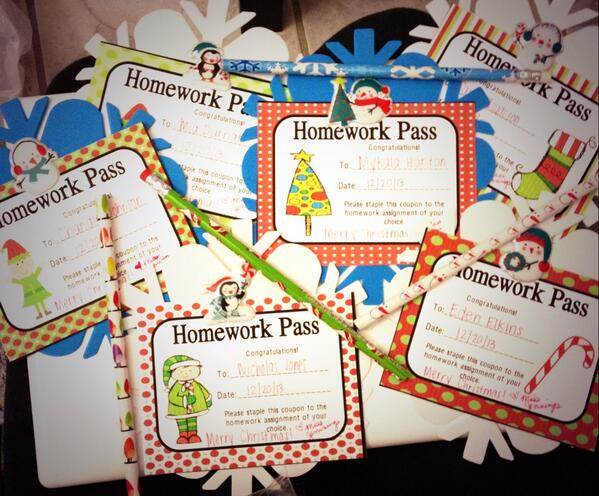 jkneejay's tweet image. Threw together gifts for my students #freehomeworkpass #lessgradingforme Total #freeninetynine 💸