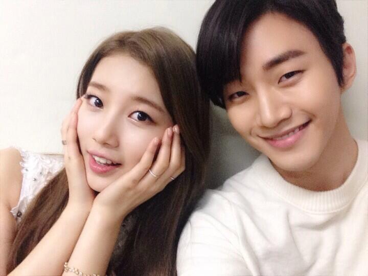 Bb59Vd-IMAACccR.jpg:large