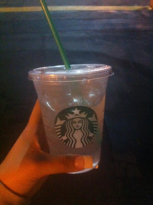 vanessa_joya's tweet image. Starbucks 😍 #brokeproblems