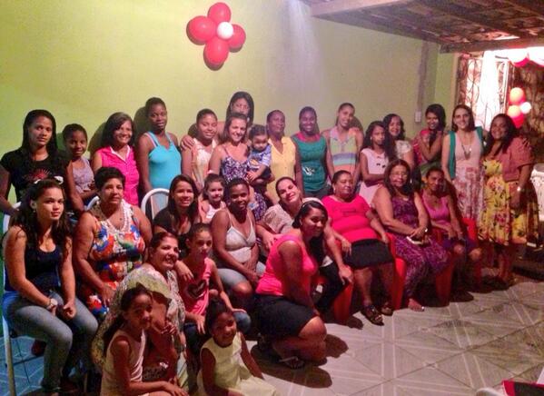 JosaneSantaFe's tweet photo. Hoje eu e o Ap @MauricioSantaFe fizemos um tour nas #Células dos 12! A primeira foi a de @cintianunees 👭👭👭👭 parabéns http://t.co/7lcRZC3lco