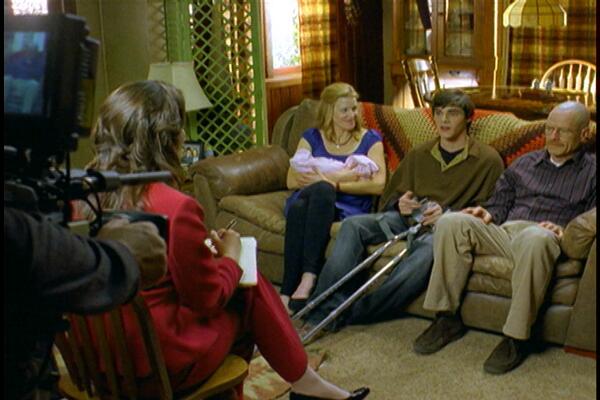 BreakingBadMega's tweet image. ¿Crees que Walter Jr seguiría pensando que su padre es tan bueno si supiera la verdad? vimeo.com/82254391#Walte…