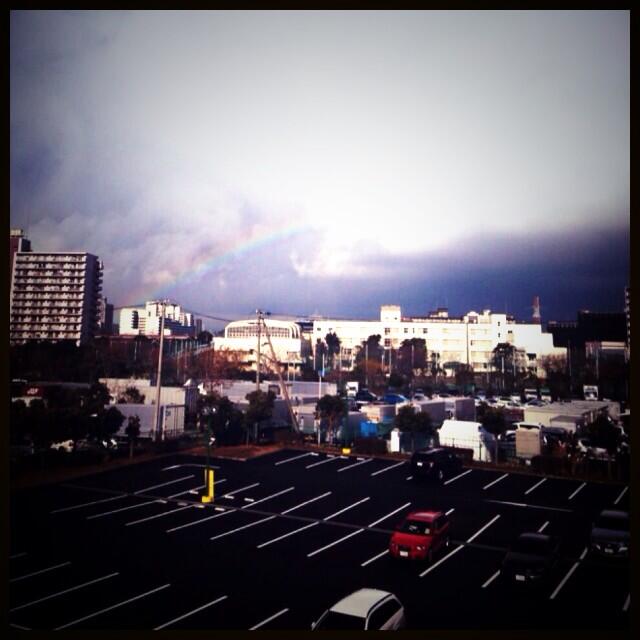 今日はちょっとお天気悪いけど、虹が見えたからみんなにもお裾分け( &acute; ▽ ` )ﾉ♡ http://t.co/5EUBOwjLhk<a href="/tag/feelon"class="tags"><span>#feelon</span></a>