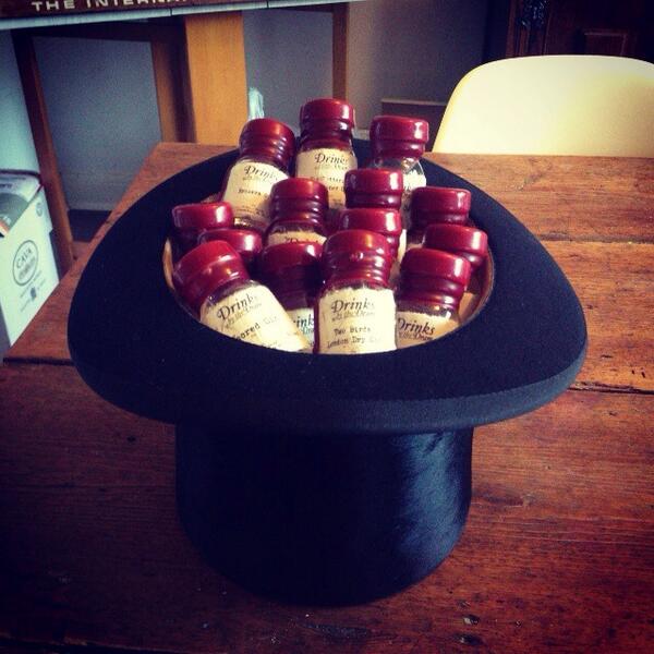 saitbush's tweet image. @MasterOfMalt @DrinksByTheDram Gin tasting hat #giftofgin