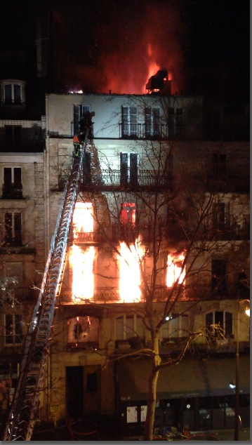 actu140's tweet photo. 🔴PARIS FEU Incendie Boulevard Sébastopol (1er). Gros dispositif de secours. Tout le secteur est bouclé (MaurineB2) http://t.co/Exs767iu4Y