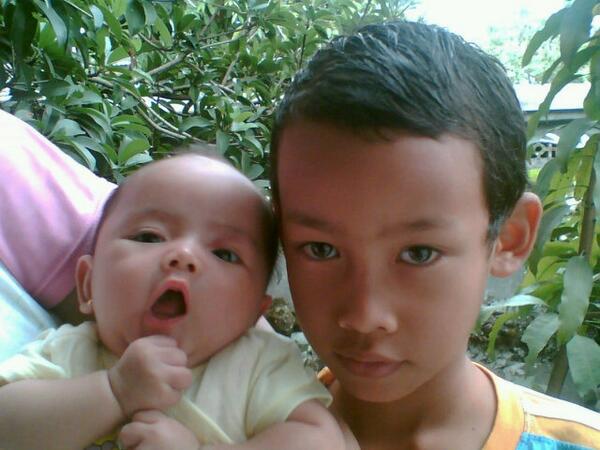 SlmDewi's tweet photo. Lucunya anak mama http://t.co/n8XGxMbOgM