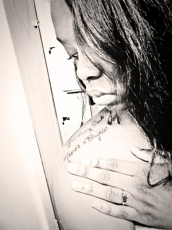 PrettyGirlll_P's tweet image. I've seen plenty of dark days... "For every dark night there's a brighter day" #Tupac #WordsOfLegend