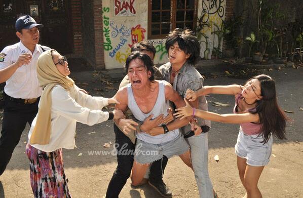Kisah perjuangan SLANK lepas dari drugs, bisa kalian saksikan di film #SlankNggakAdaMatinya 24 Desember 2013.!!!