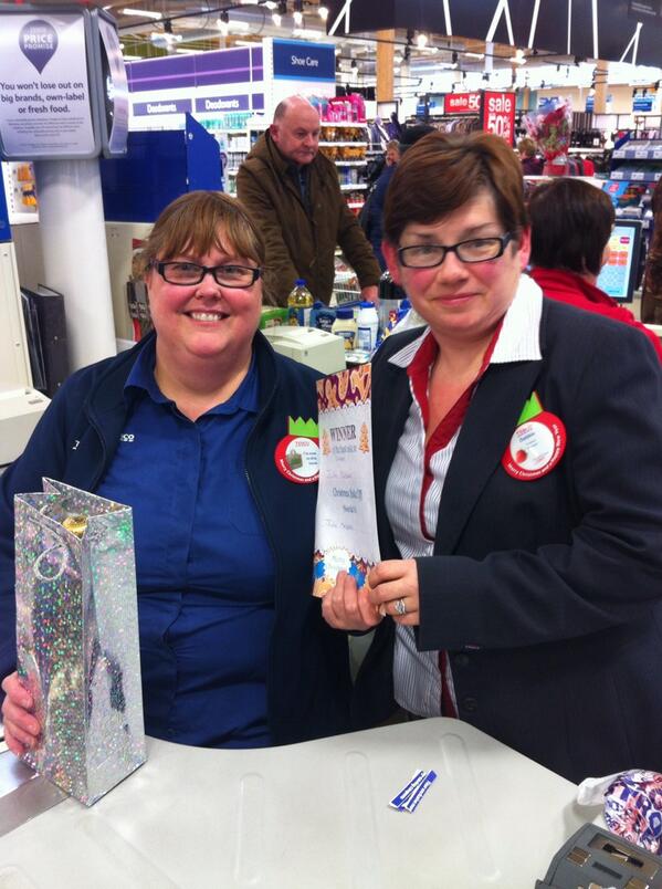 consett4358's tweet photo. Genesis Christmas cake winner..... Julie malpass!!! 
Well done Julie . #fabcake http://t.co/j4hyDdDYoh