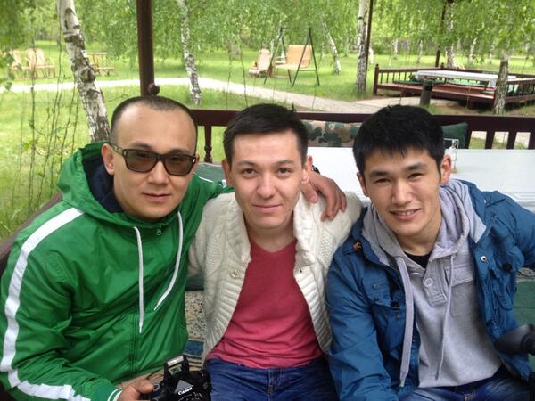 omew's tweet photo. Отдыхаем Нурбол Жасик и я http://t.co/4ATdV9eg9A
