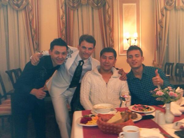 omew's tweet photo. Ребята ия те��тр Дартс http://t.co/dMcPsiJH0t
