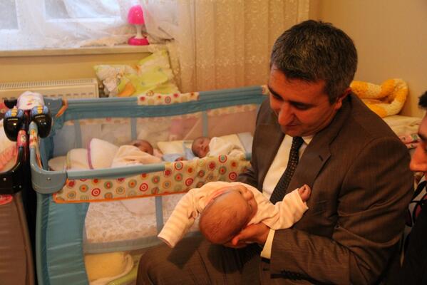 Kaymakam ÜNALDI Dördüzleri Ziyaret Etti
tepebasi.gov.tr/haberler-icin/…