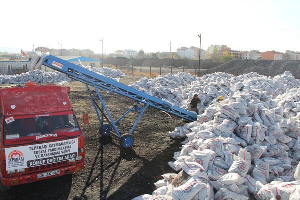 KÖMÜR DAĞITIMLARI DEVAM EDİYOR
tepebasi.gov.tr/haberler-icin/…