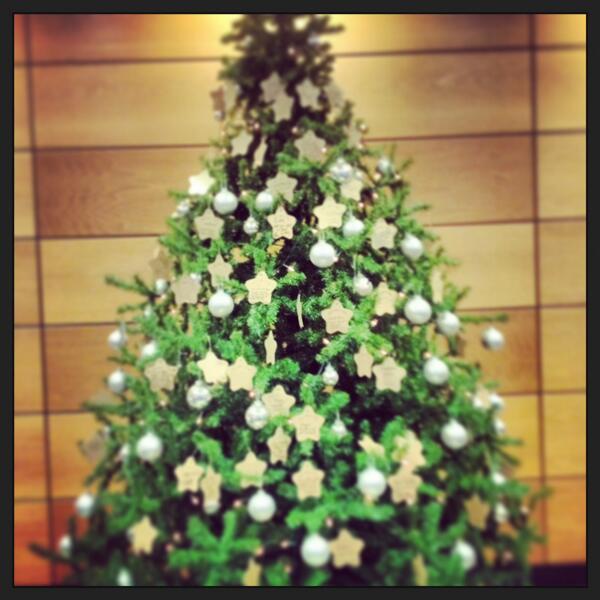 FriendsCCNI's tweet photo. Our Christmas tree shines bright with host of gold stars, each dedicated to someone affected by cancer #WishUponAStar http://t.co/RlGONxYEpQ