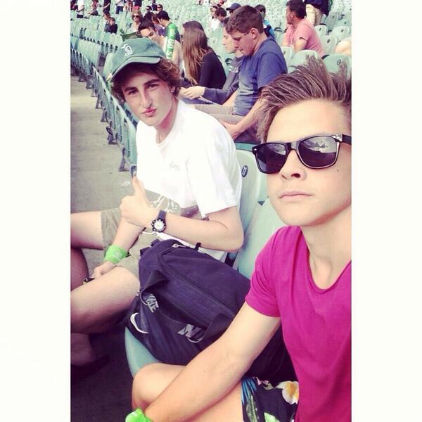 AlistairJenkin1's tweet photo. #starscrowd http://t.co/VhfK9moeRj