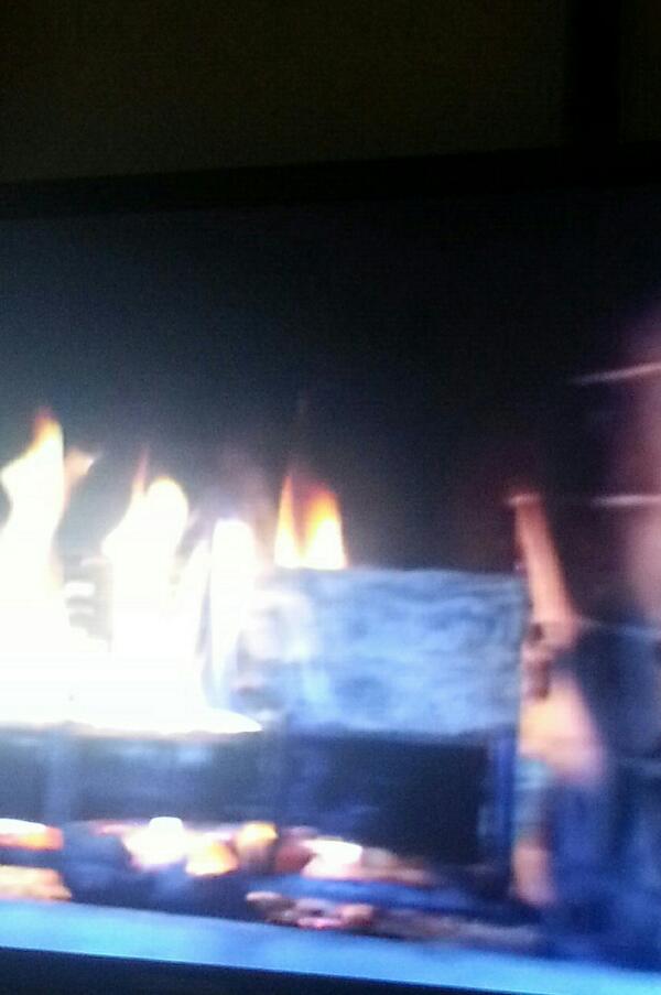 _blikveld_'s tweet photo. #Innofun viert kerst bij een virtueel haardvuur (net als menig school - met dank aan het digibord....) http://t.co/r4auEy3Rah