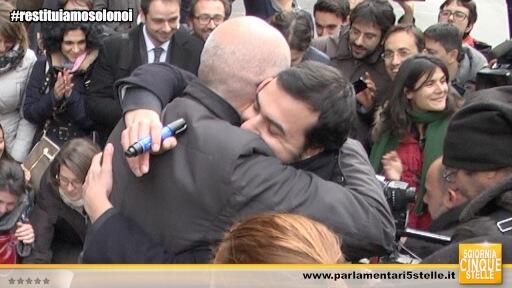 M5S_Senato's tweet photo. #sapevatelo: c'è chi parla e promette, c'è qualcuno che passa ai FATTI. #Restituiamosolonoi: http://t.co/8H3ep43jq4 http://t.co/0A5OeNgGTd