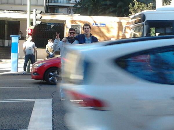 masdeun36's tweet photo. Buena visita a los madrilessss! Tan idiotas como siempre @JosemaCaceres3 @AlvaroCercas http://t.co/49Jp6LEUD2