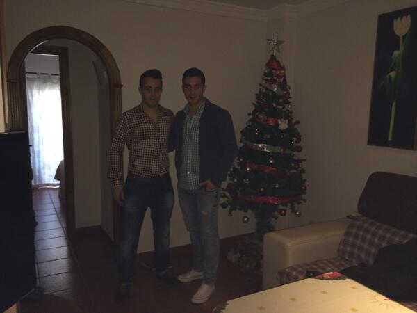 joni_javier's tweet photo. Preparados para la comida de empresa con mi hermano @davilitooo7 vamos a liarla http://t.co/KNSWyr6ucc